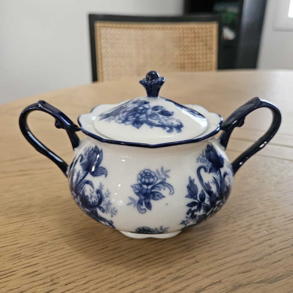 Cracker Barrel Blue & White Porcelain Sugar Bowl With Lid Retired Floral